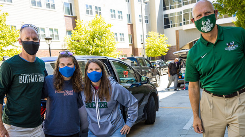 Cleveland State University students and CSU President Harlan Sands (R) during the fall 2020 move in.