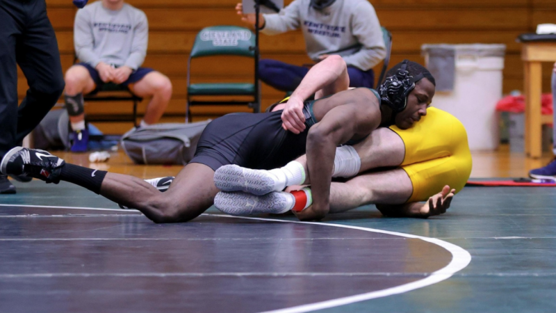 CSU's Anthony Rice (black) scored a win over the Chippewas' Jake Lowell (gold) at 174 pounds.