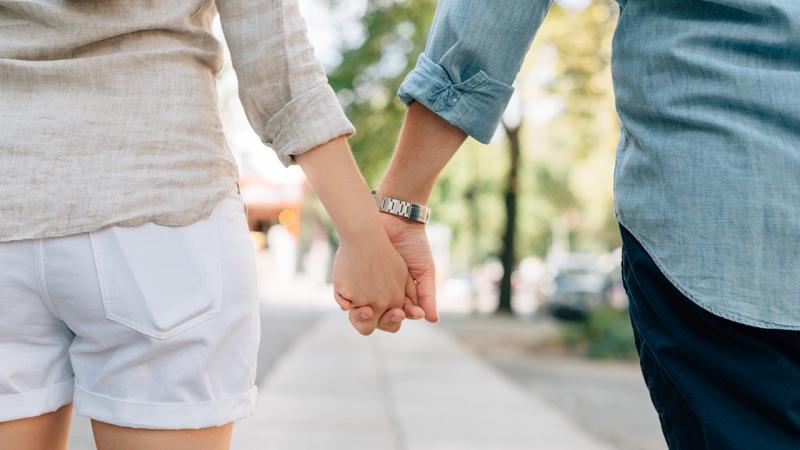 couple holding hands 