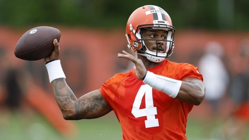 Cleveland Browns quarterback Deshaun Watson throwing a pass at practice. 