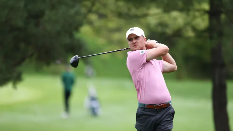 Andrew Kaye golfing. 