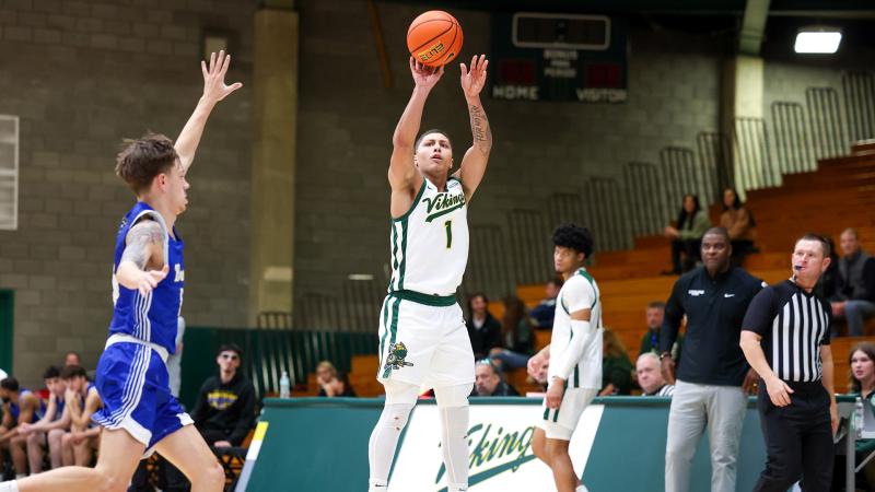 CSU MBB Tahj Staveskie, guard, shoots