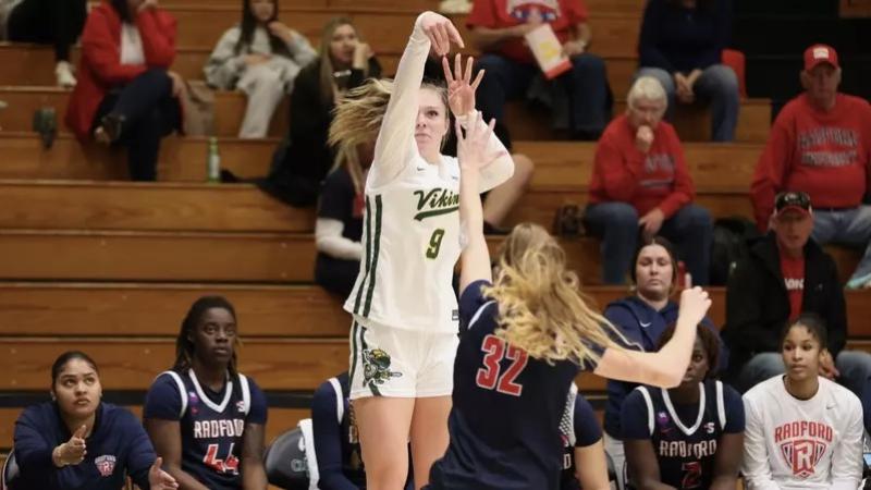 Cleveland State’s Sarah Hurley (9) grabbed a team-high nine rebounds in the Viking’s 62-59 overtime win against Radford on Nov. 29, 2025 at the Woodling Gymnasium as part of the CSU Invitational. 