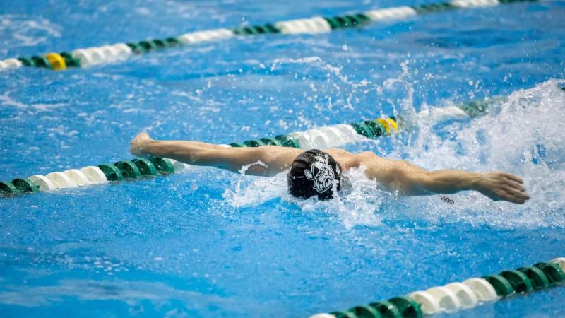 Cleveland State men’s swimming and diving team celebrates a third-place finish at the Zips Classic in Akron, Ohio on Oct. 17, 2026. 