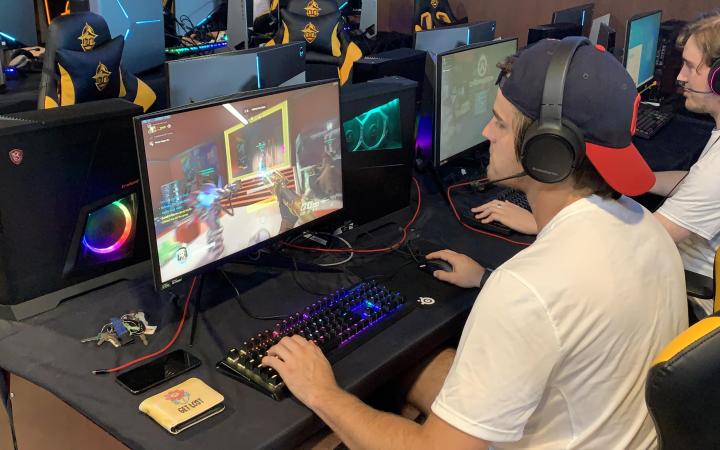 A player practices Overwatch. 