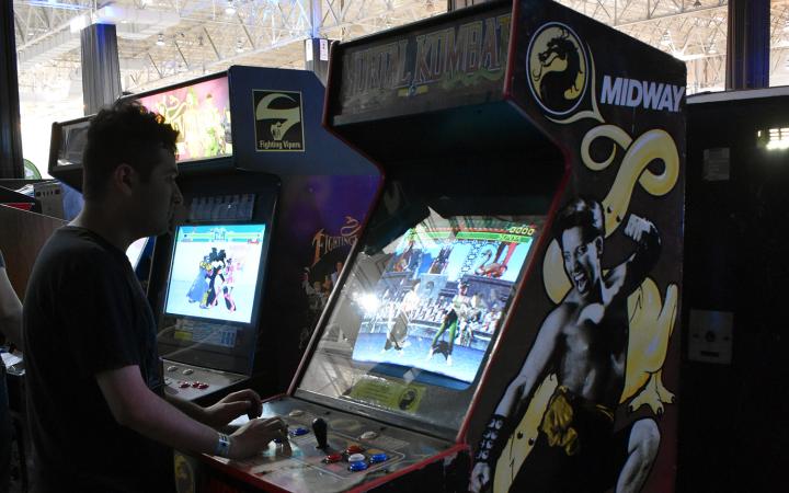 College student plays Mortal Kombat arcade cabinet, Sept. 23, 2023. (credit: Alex Martinez) 