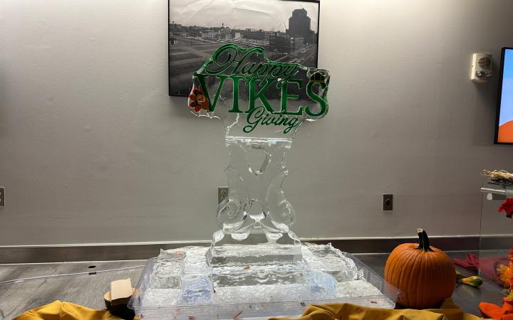 CSU dining hall displays "Happy Vikesgiving" ice sculptor.