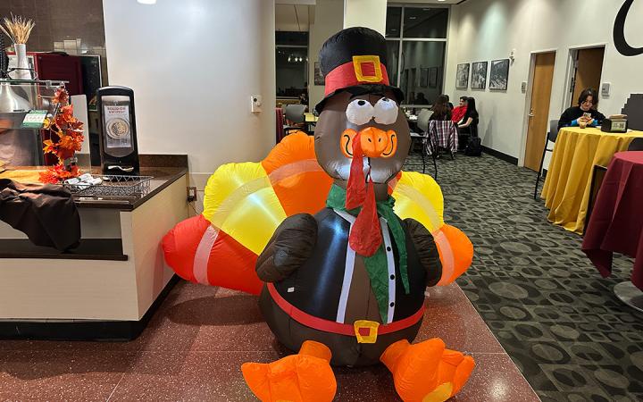 An inflatable turkey greeted students at the entrance of Vikesgiving, displayed by Viking Food Co.