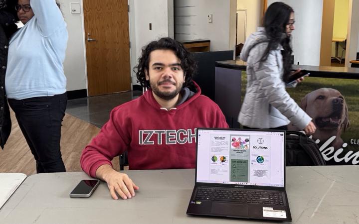 Ruzgar Ruzgaroglu showing off their graphic on atmosphere pollutants. (credit: Anthony Reed)