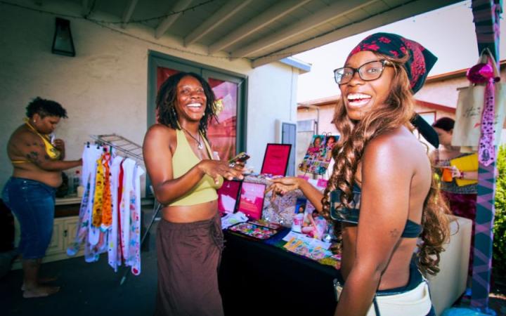 Attendees visit Figlar's table in Los Angeles at an event, thrown by Chapstick Magazine and Dreamworldgirl Zine. (Credit: Alexis Figlar)