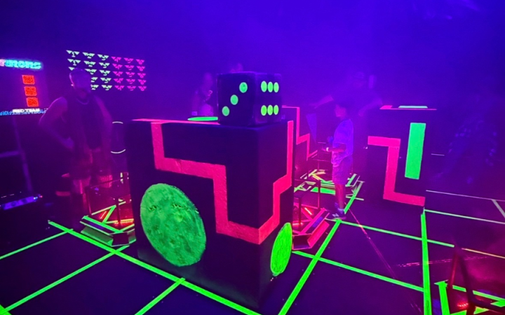 “Psybergdosis, 1984,” presented by Ross Bochnek at IngenuityLabs on Sept. 26, 2026. (credit: Grace Salter)