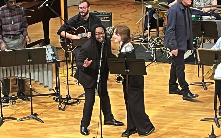 Dawson and Boyette performing a duet