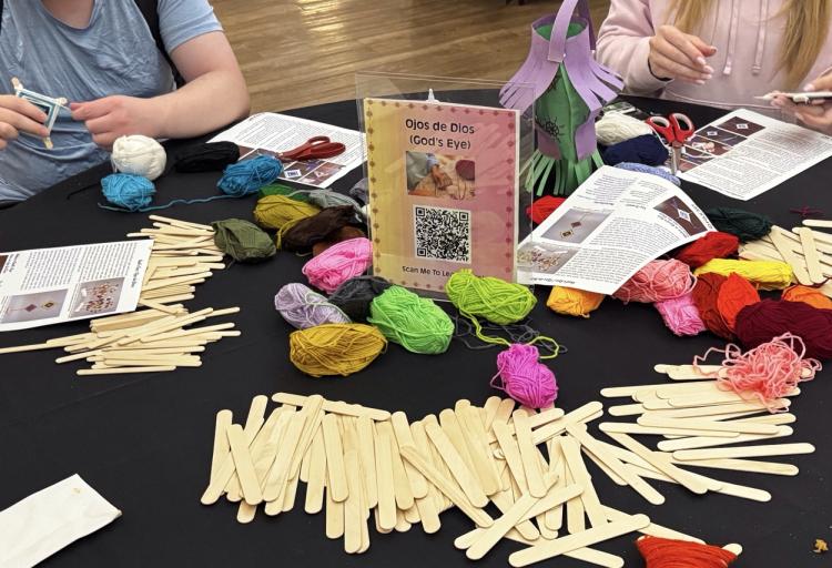 Students making a God’s Eye (Ojos De Dios) in the Student Center Atrium, Nov. 4, 2025. (credit: Anthony Reed)