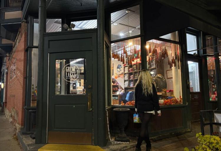 Madilynn Alten looks into the Great Lakes Brewing Company, in Ohio City, Cleveland, Oct. 28, 2025.