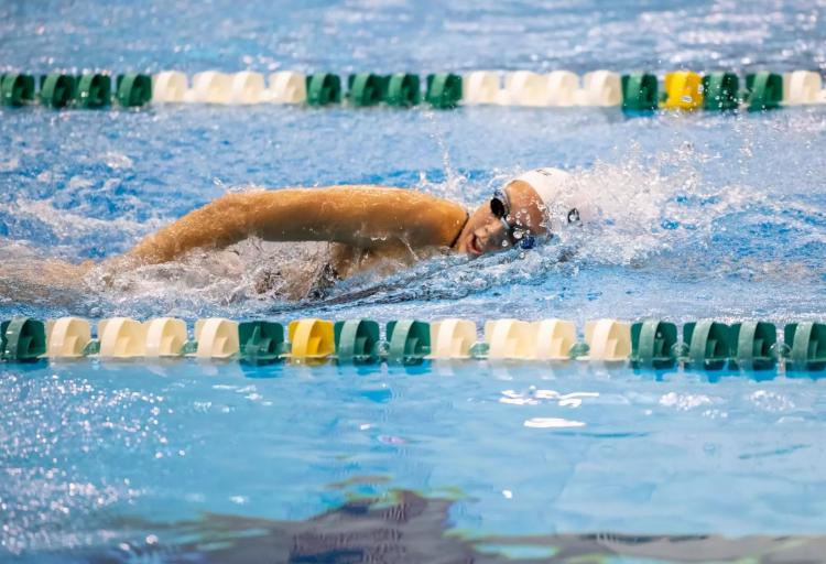 Isabella Caraballo competes on day two of the Zips Classic in the 1,650-yard freestyle.