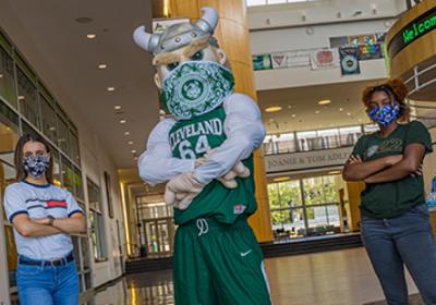 CSU Students with Mascot