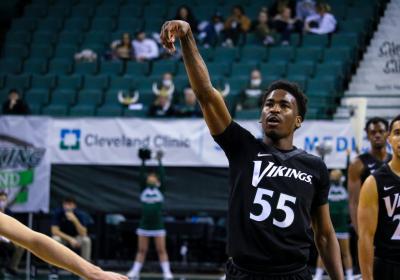 D’Moi Hodge led the Vikings with 27 points, as well as four steals and two rebounds in a win over Canisius at the Wolstein Center, Cleveland, Nov. 20, 2021.