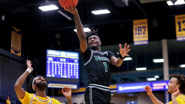 Tae Williams (1), men's basketball, against Kent State