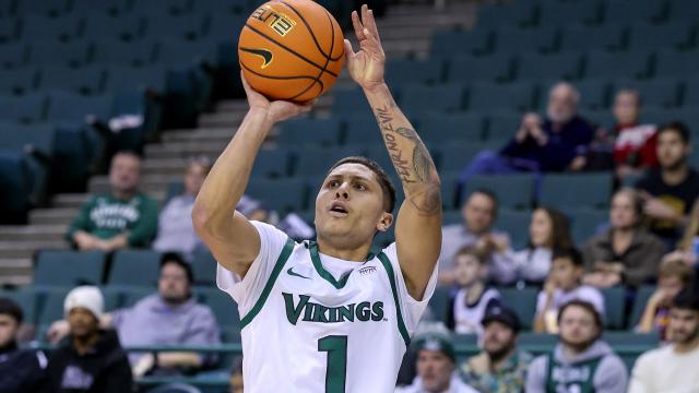 CSU MBB Tahj Staveskie, guard, shoots